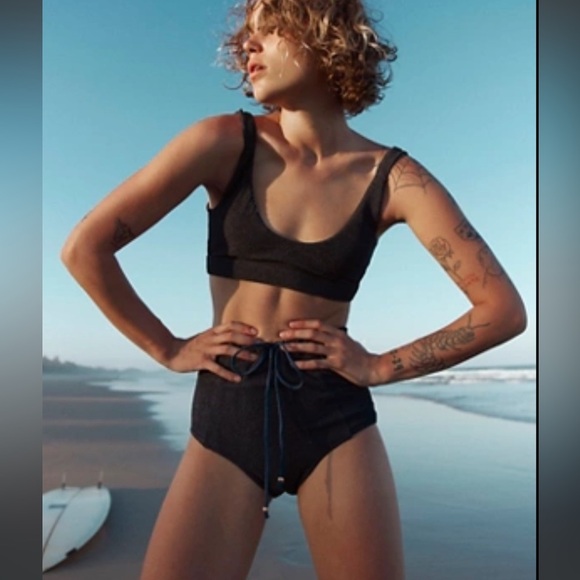 Resin Obsidian Free People Cream Crop Surf Bikini Top(L) Bottom(M) in Navy 52 - Picture 1 of 9